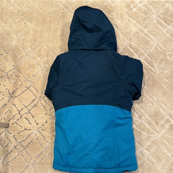 Almost brand new Patagonia jacket - Picture 3 of 3